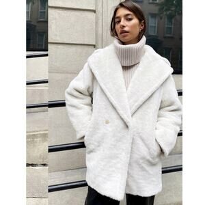 Aritzia Babaton Wool Double Breasted Short Teddy Coat Cream White Size 2